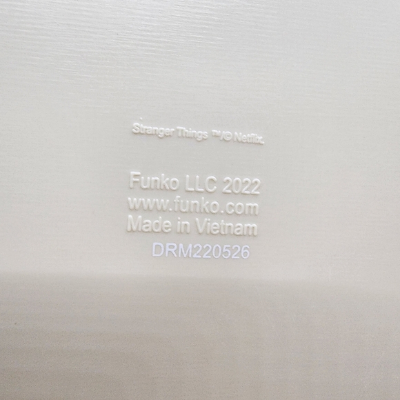 Funko Pop! Deluxe Stranger Things Eleven in the Rainbow Room - Picture 6 of 7